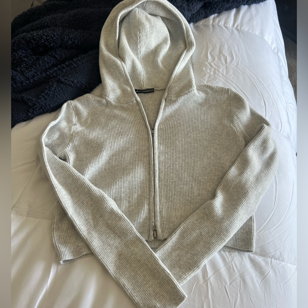 Super cute grey brandy Melville sweater